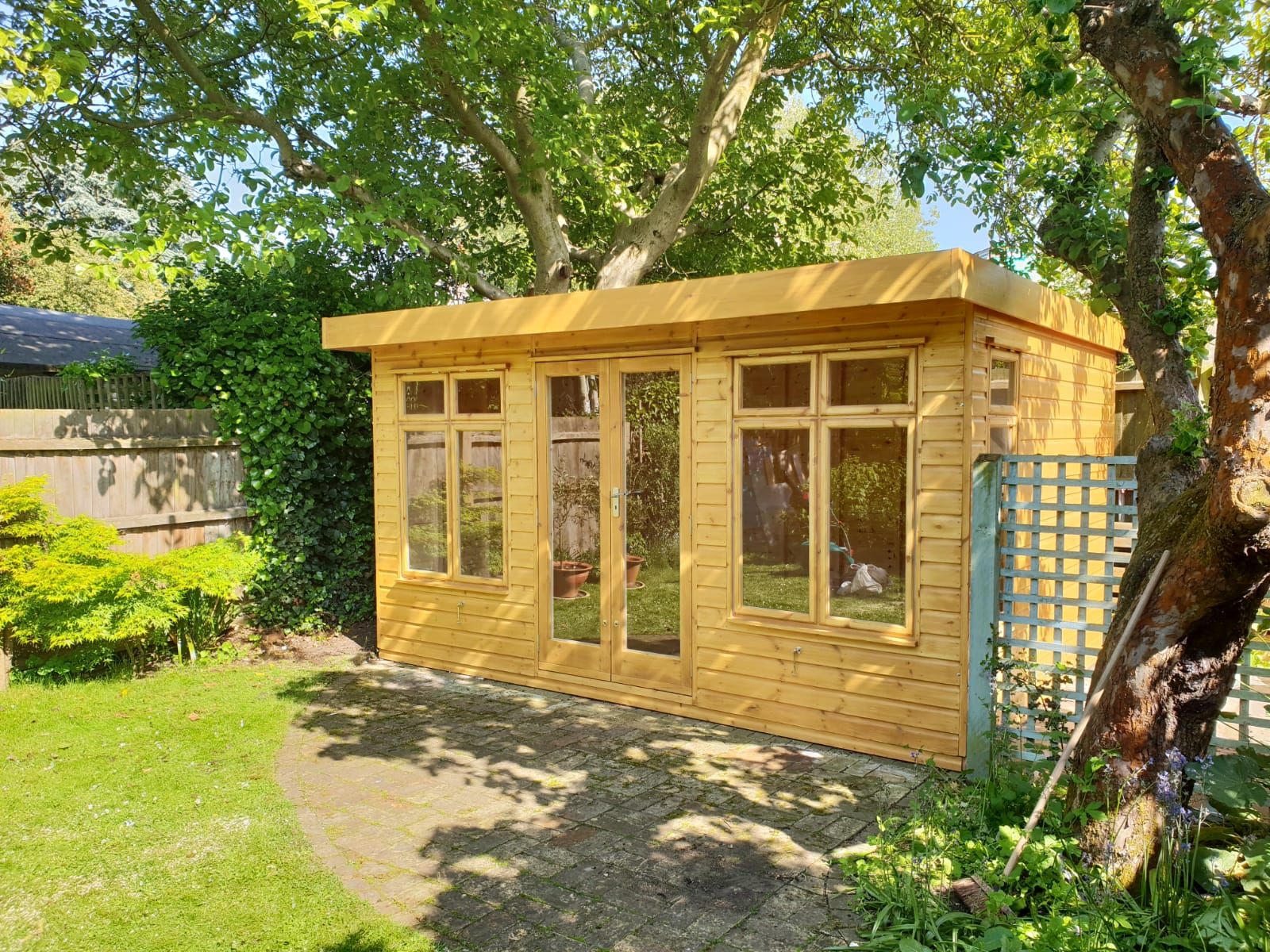 A peaceful garden retreat summerhouse